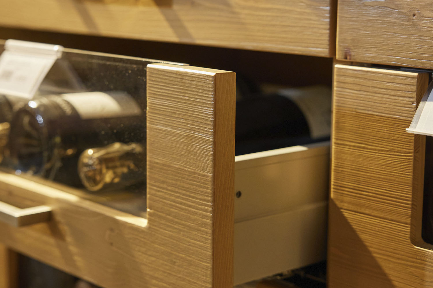 Комплекстные решения для винотек, баров, дегустационных залов PADOAN